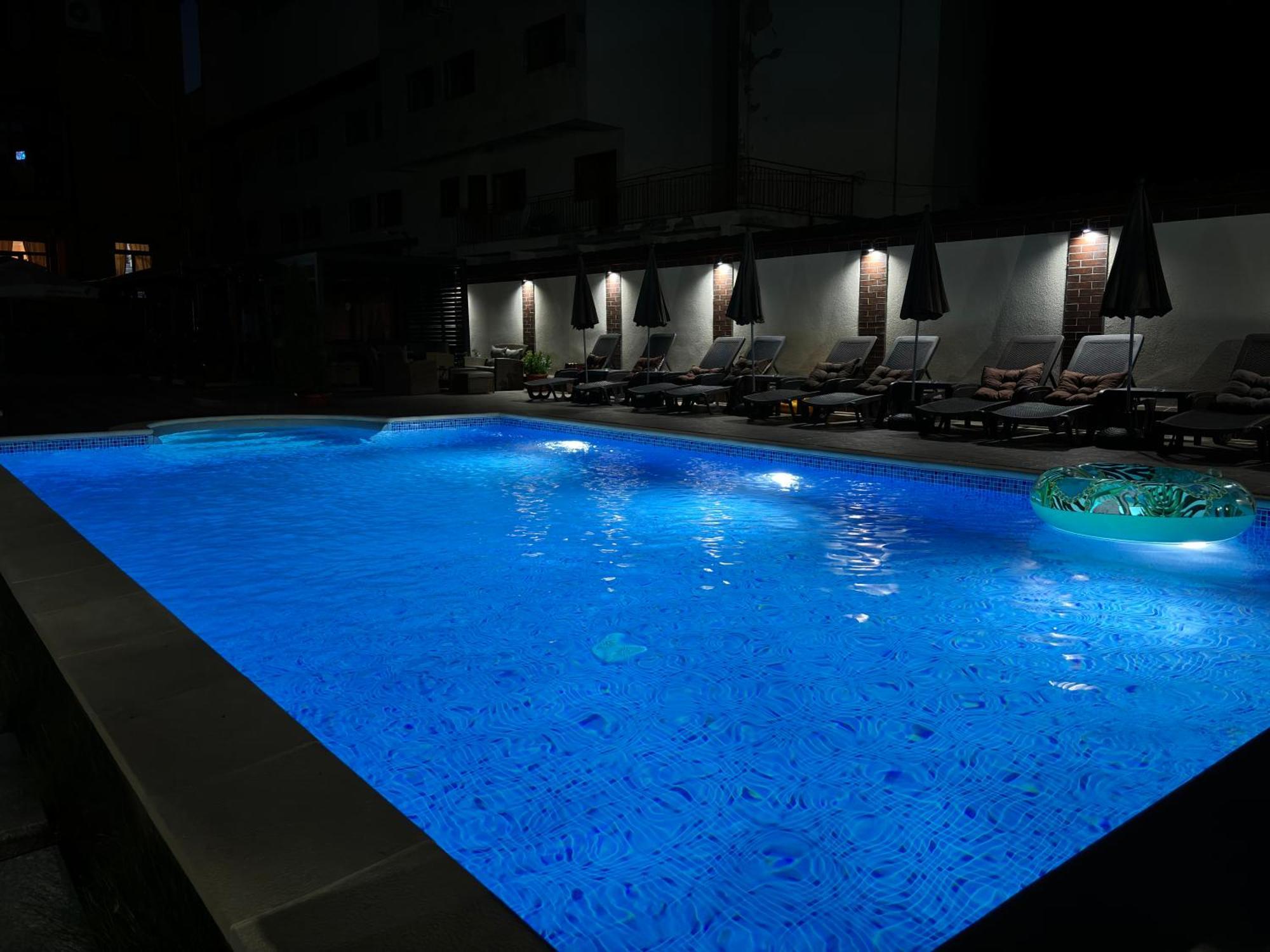 Hotel Rai Trjavna Buitenkant foto
