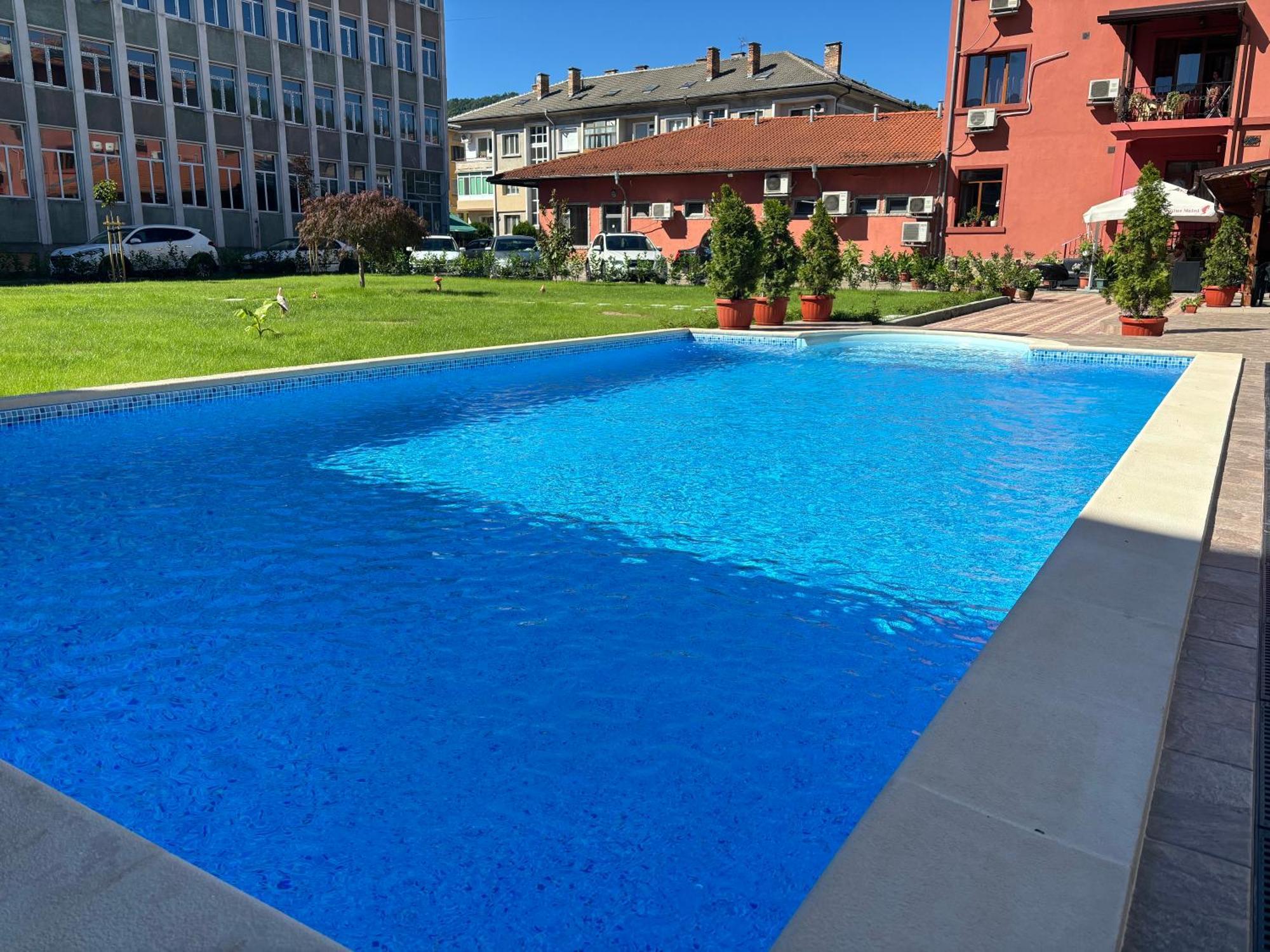 Hotel Rai Trjavna Buitenkant foto