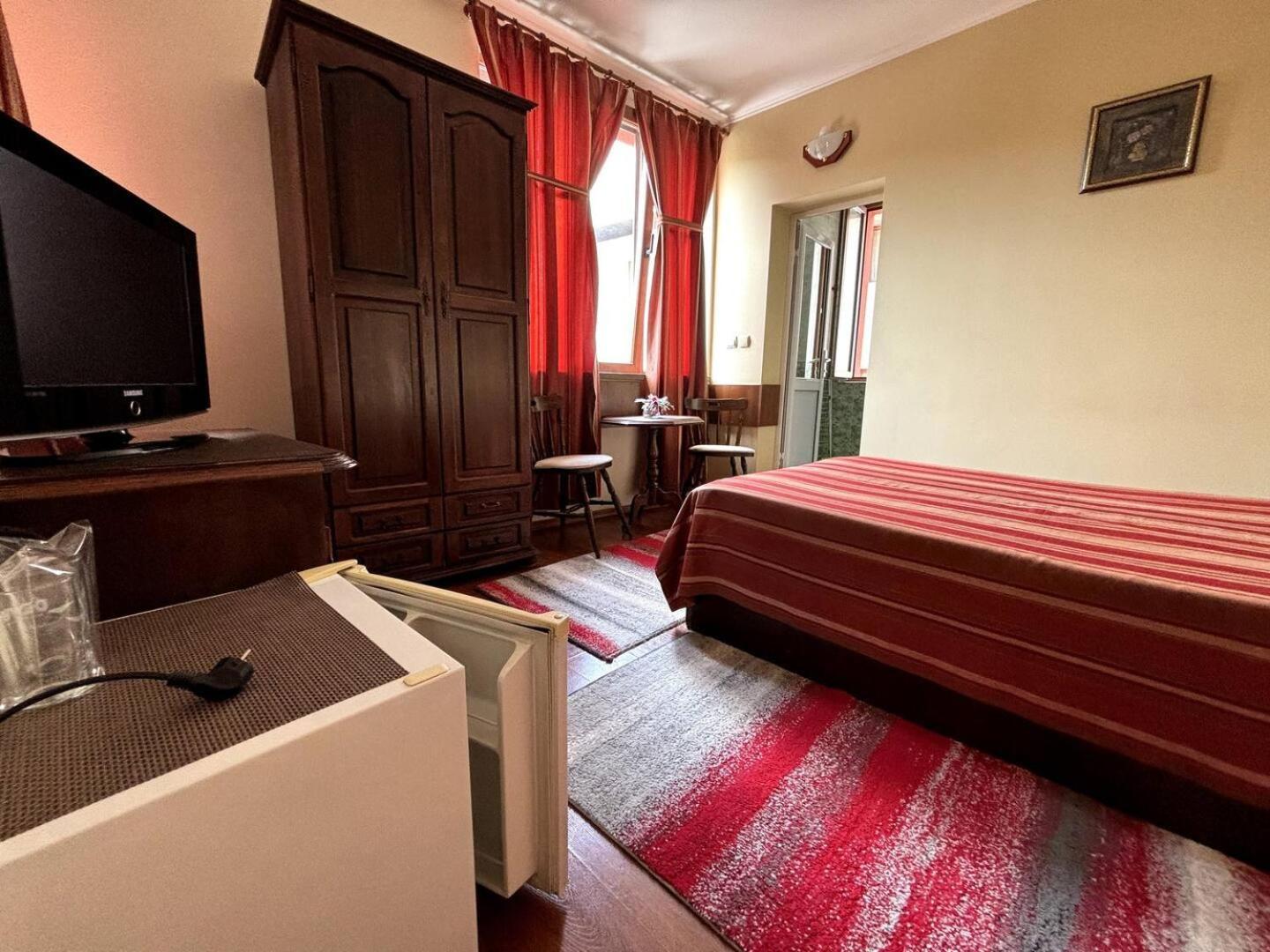 Hotel Rai Trjavna Buitenkant foto