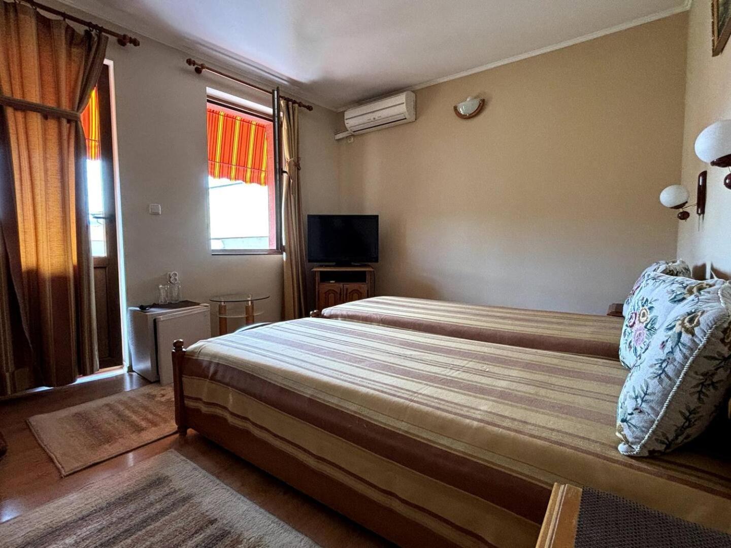 Hotel Rai Trjavna Buitenkant foto
