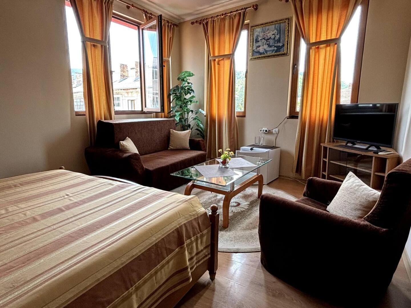 Hotel Rai Trjavna Buitenkant foto