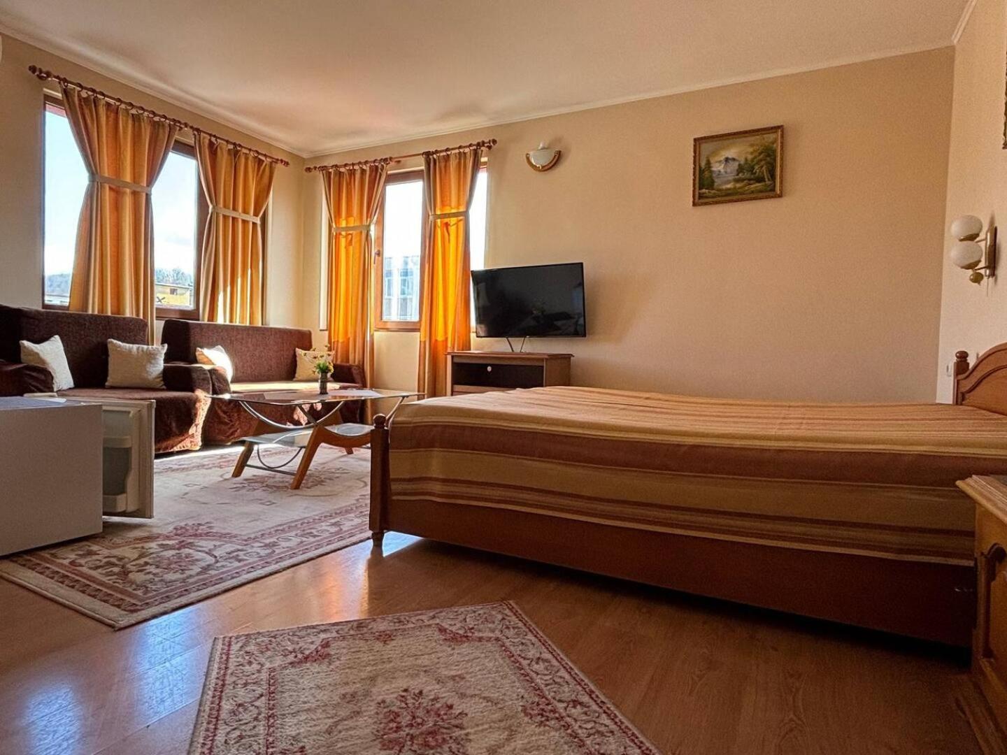 Hotel Rai Trjavna Buitenkant foto