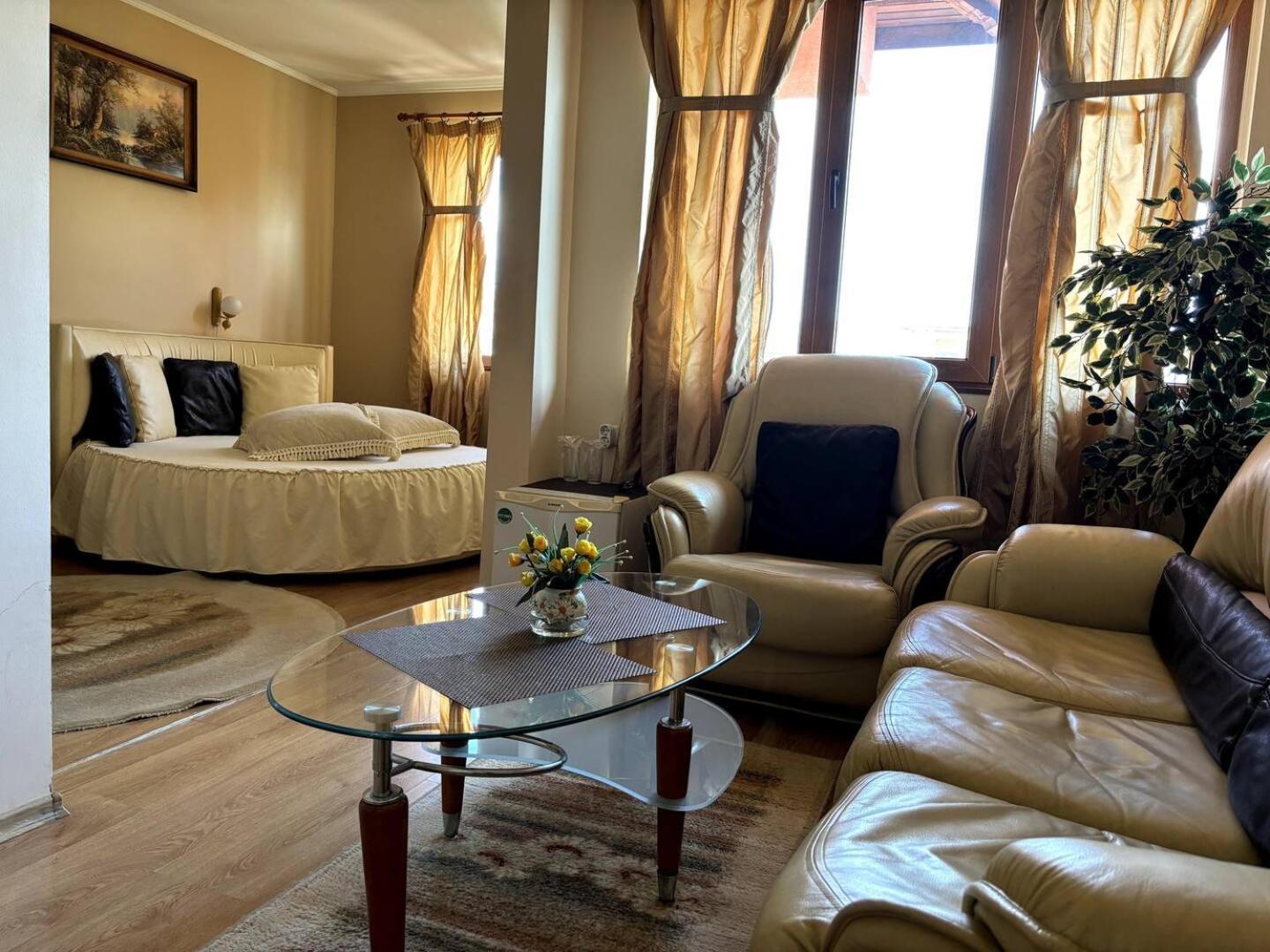 Hotel Rai Trjavna Buitenkant foto