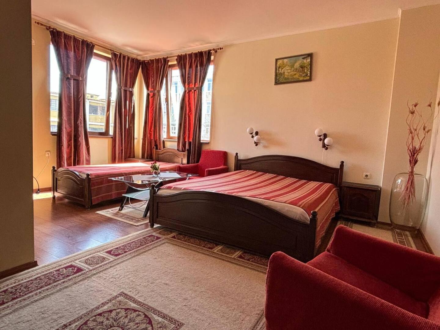 Hotel Rai Trjavna Buitenkant foto