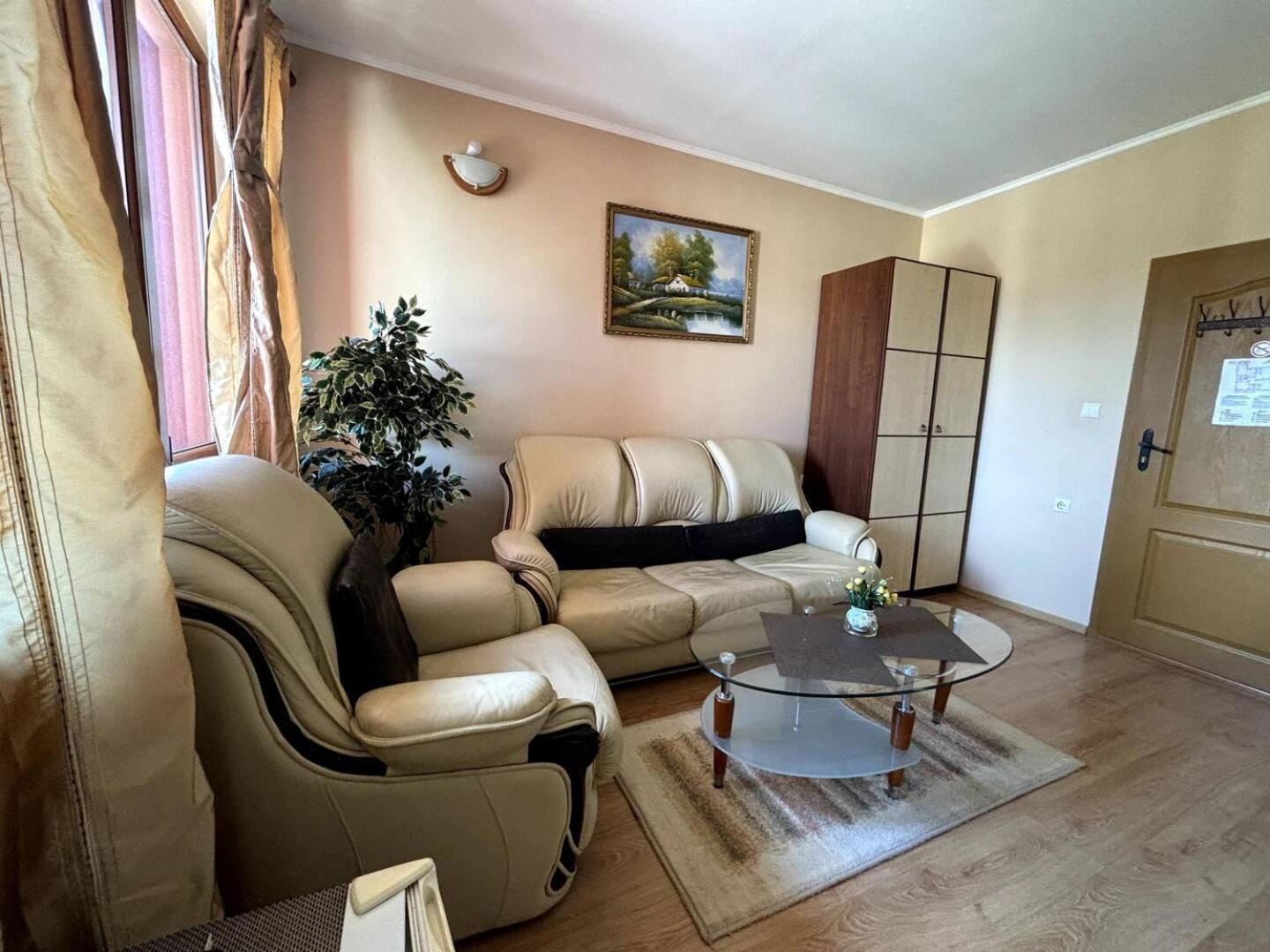 Hotel Rai Trjavna Buitenkant foto