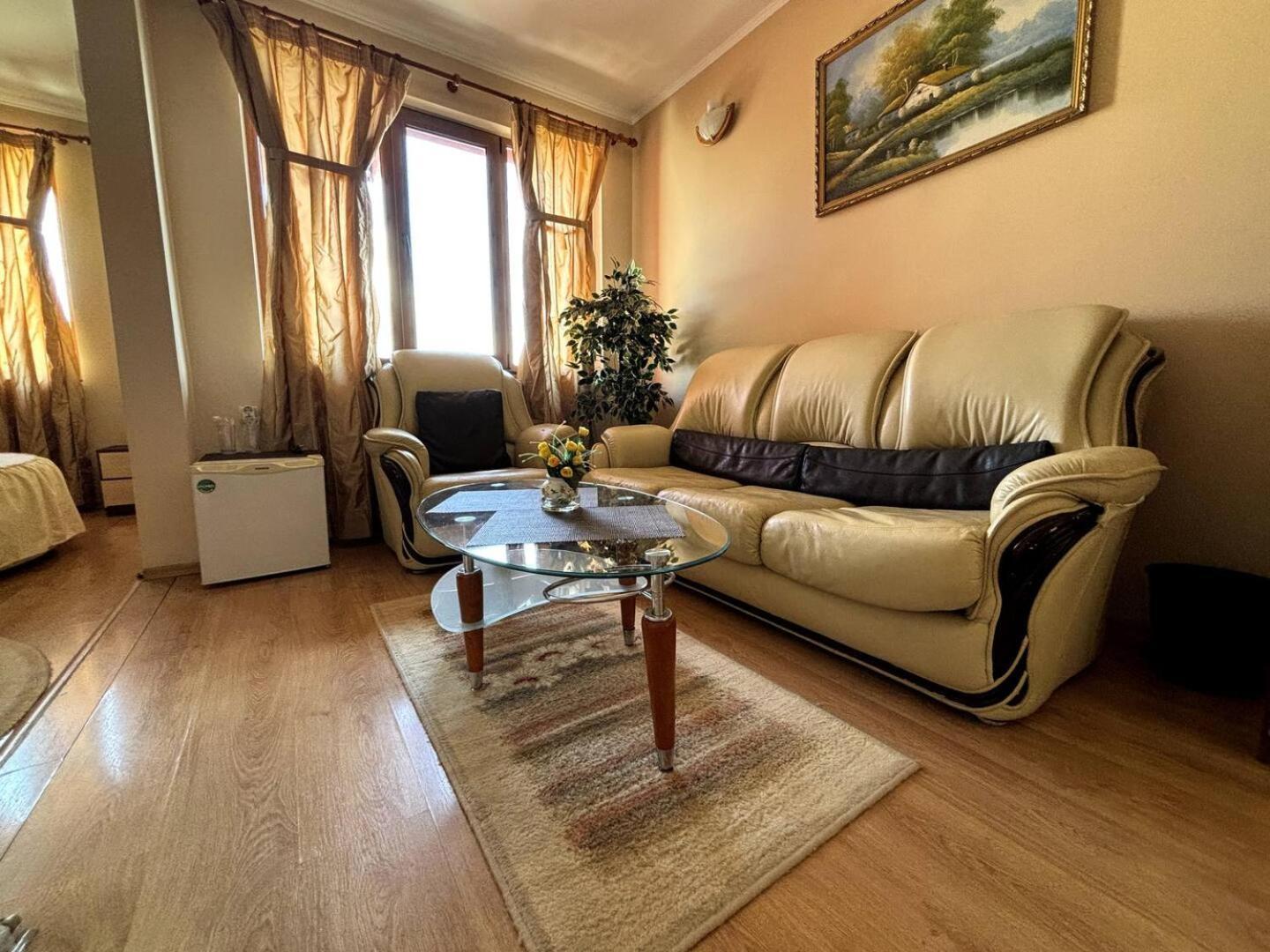 Hotel Rai Trjavna Buitenkant foto